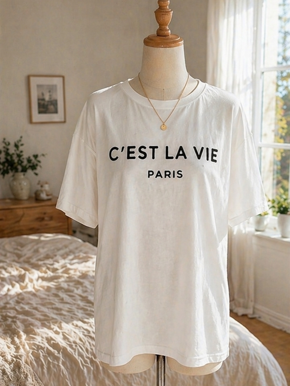 White “C’est La Vie Paris” graphic tee 🤍